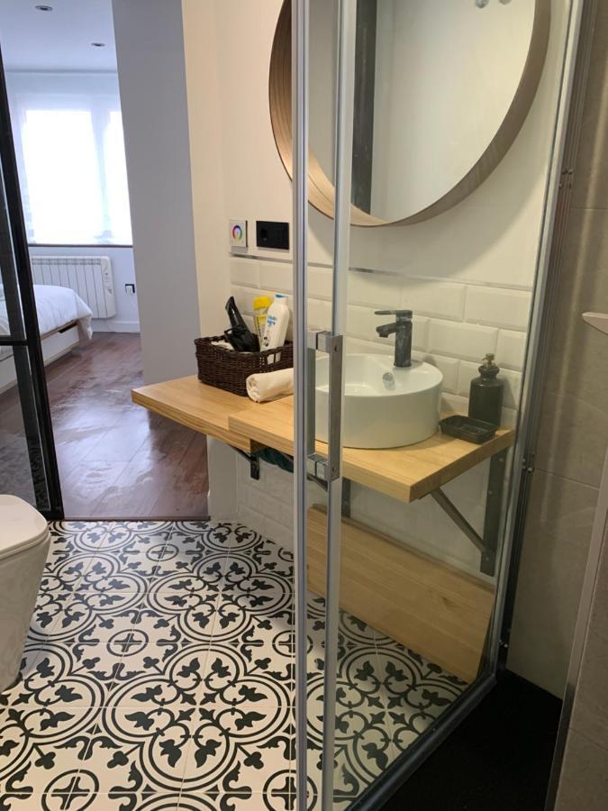 Fantastic Brand New In Location Just Few Steps From The Slope! Private Parking