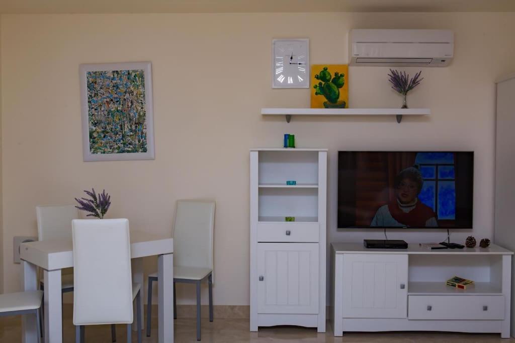 Apartment 2 Bedrooms In Magnolia Golf Resort, La Caleta Costa Adeje (Tenerife)