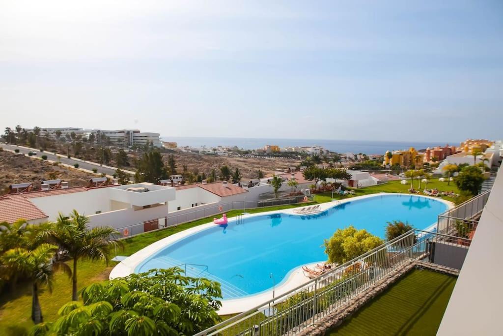 2 Bedrooms In Magnolia Golf Resort, La Caleta Apartment Costa Adeje (Tenerife)