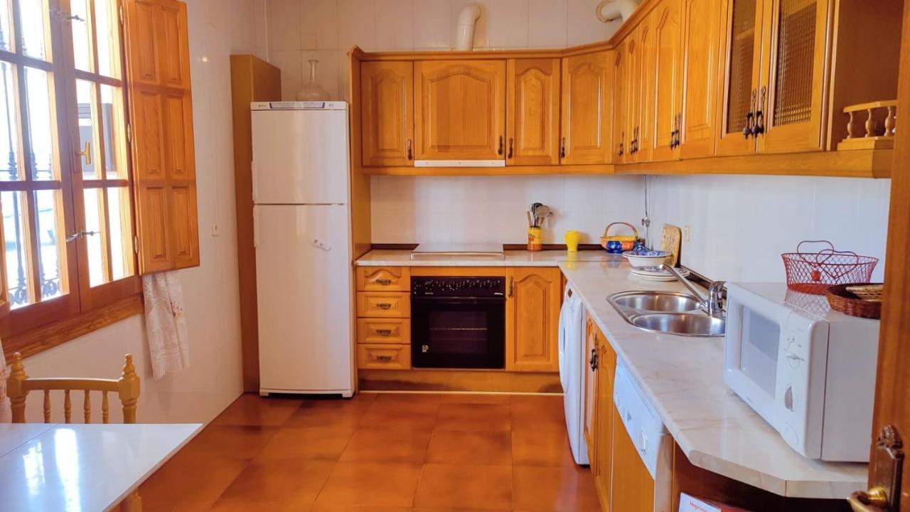 Axarquia, Malaga. Casa Lucia En El Pueblo De Periana