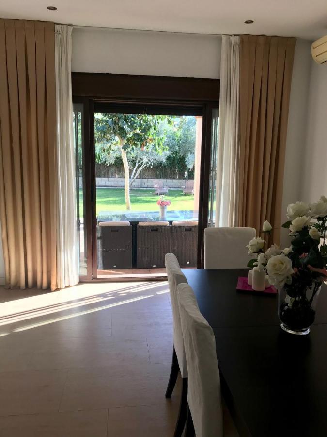 Luxurious Villa. Private Pool, Padel Court. Subway Villa Montequinto