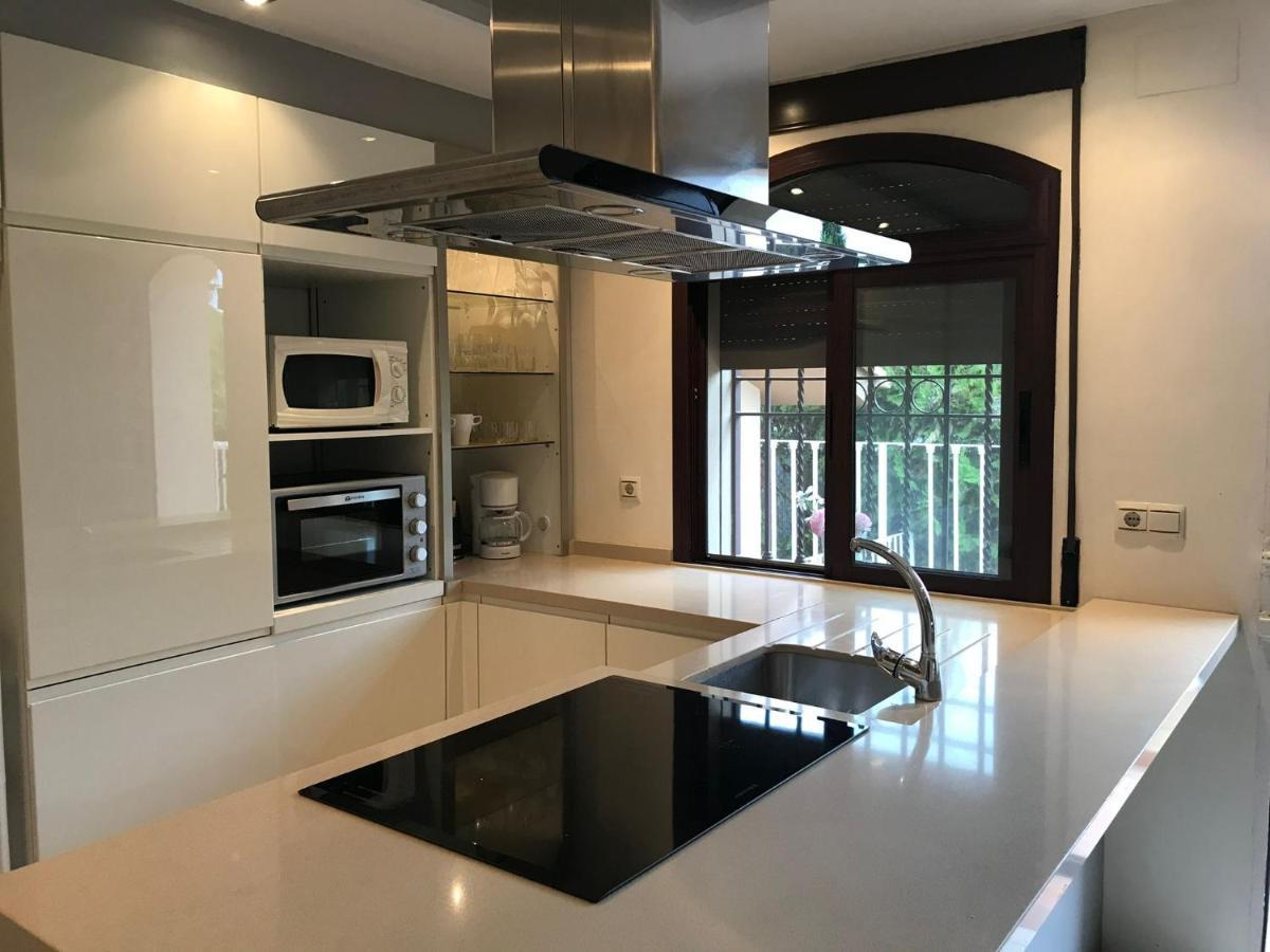 Luxurious Villa. Private Pool, Padel Court. Subway *