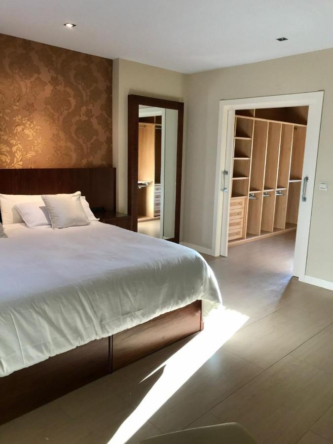 Luxurious Villa. Private Pool, Padel Court. Subway * Montequinto