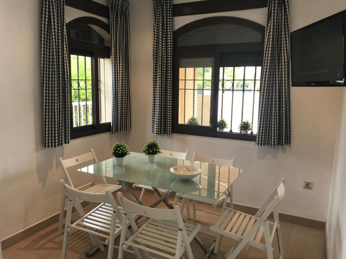 Luxurious Villa. Private Pool, Padel Court. Subway Montequinto