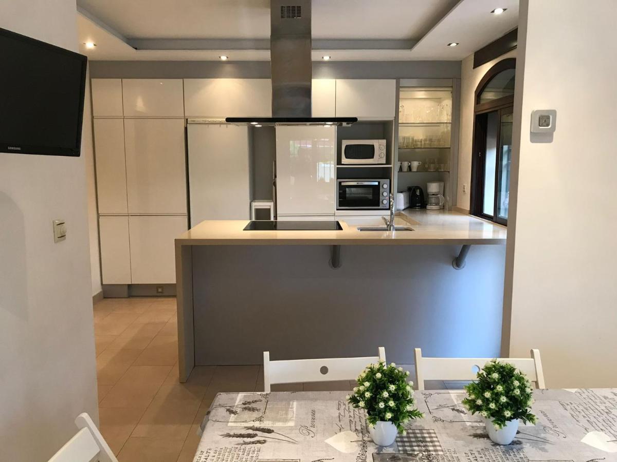 Luxurious Villa. Private Pool, Padel Court. Subway Montequinto