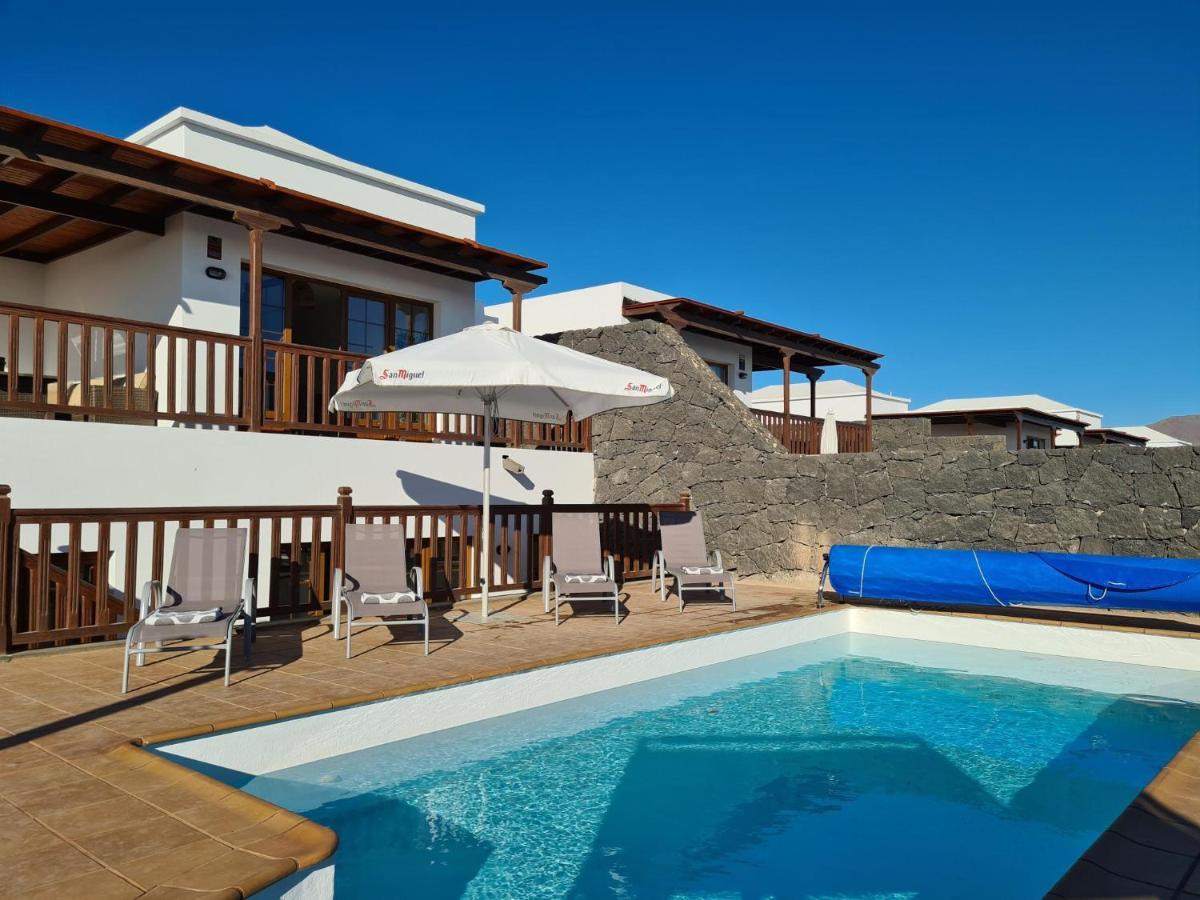 Villa Luxury 4-bedroom With Heated Pool + Sea View
