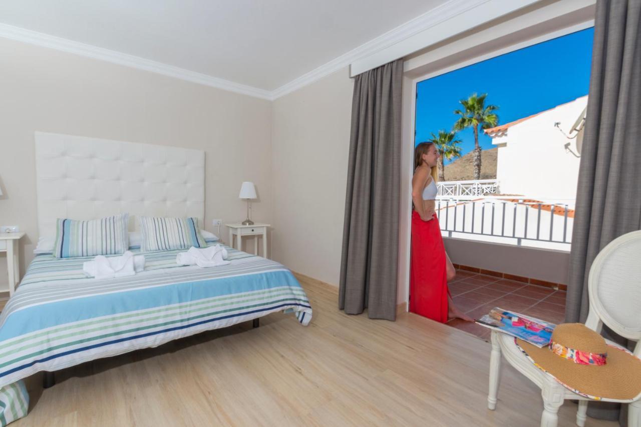 Santiago Villa *
