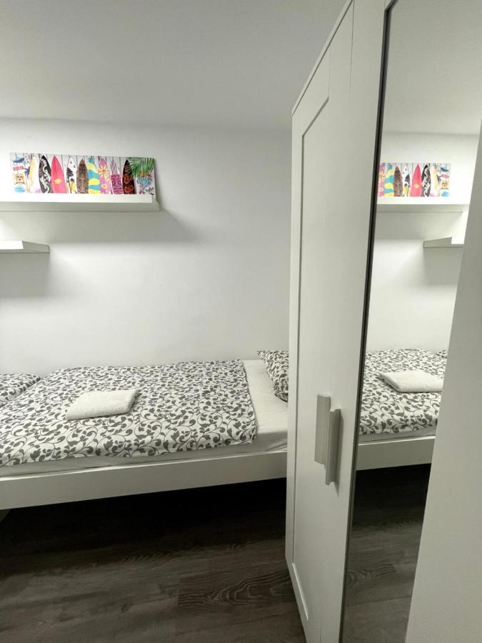 Sant Adria Wi-fi Parking Free Apartment