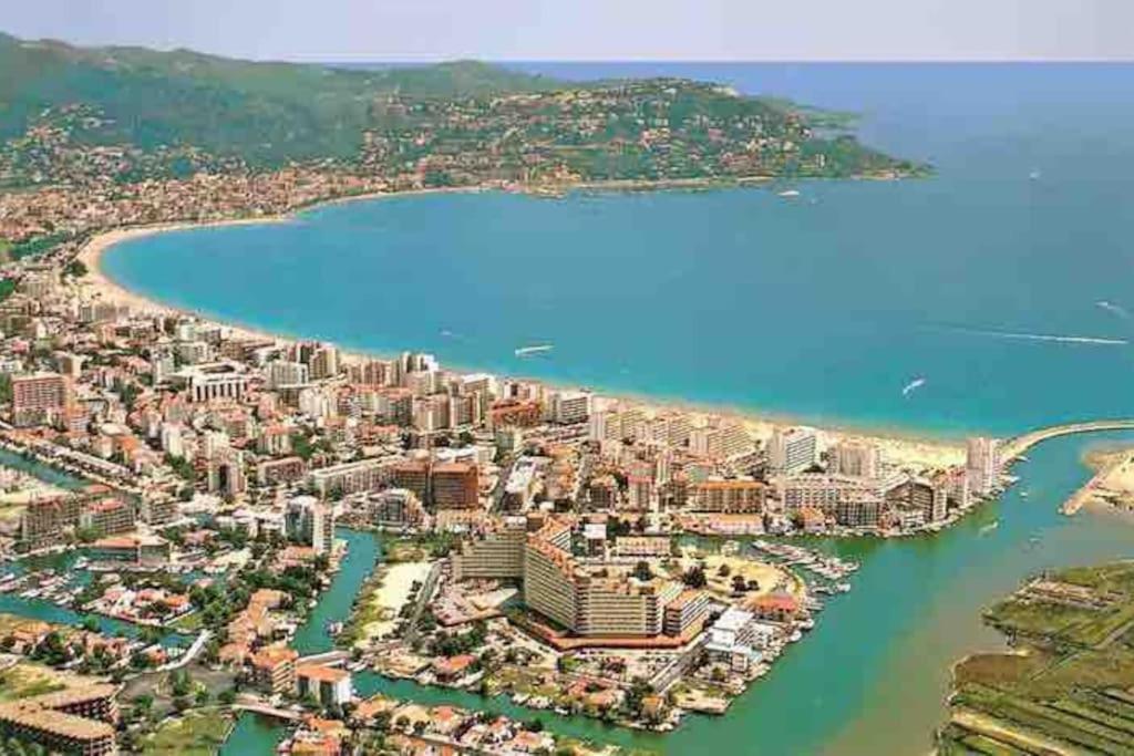 2 Avec 3 Piscines Et Parking Gratuit Apartamento