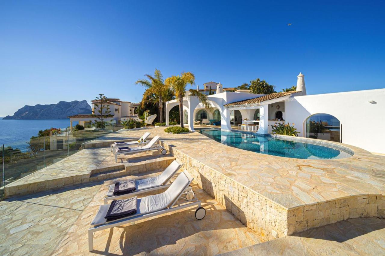 Vertigo- Managed By Almarina Villa *