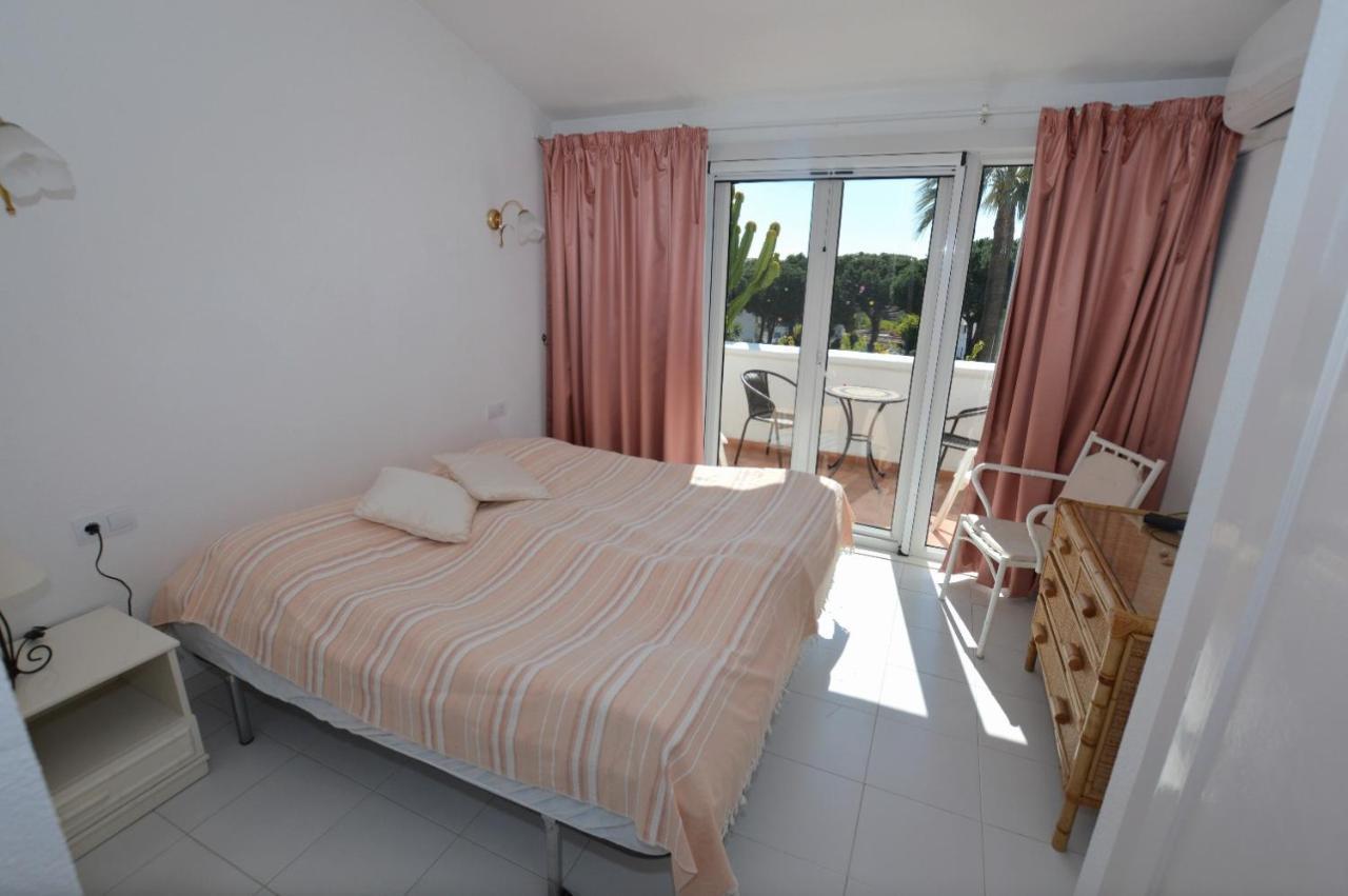 Calahonda - Sleeps 6 - Parking - Garden - Pool