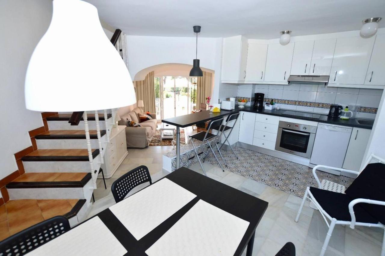 Holiday home Calahonda - Sleeps 6 - Parking - Garden - Pool *