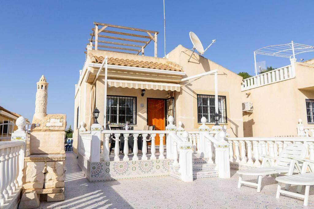 Villa Spacious 2 Bed Detached With Communal Pool *