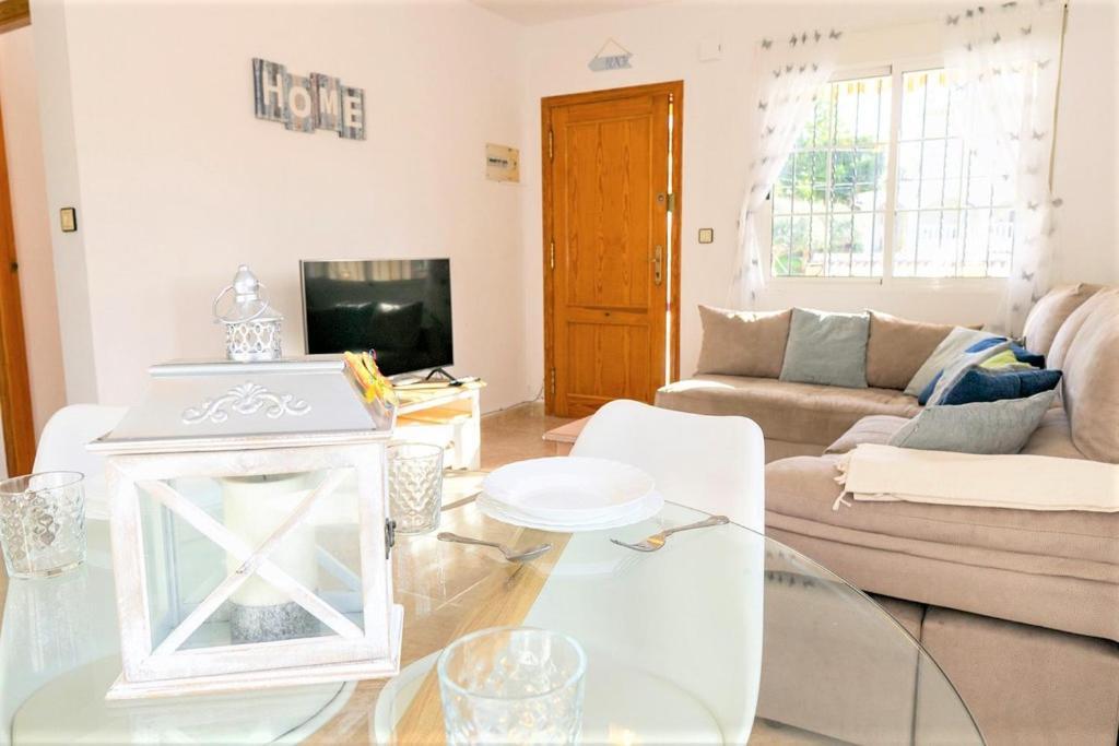 Spacious 2 Bed Detached With Communal Pool * La Florida (Valencia)