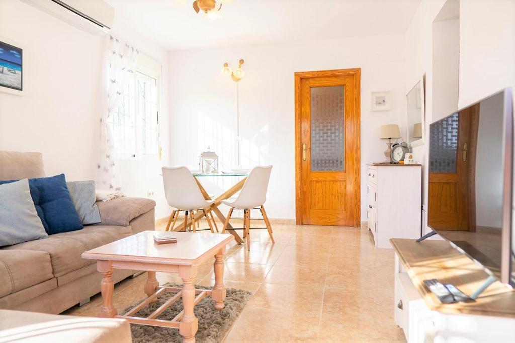 Spacious 2 Bed Detached With Communal Pool * La Florida (Valencia)
