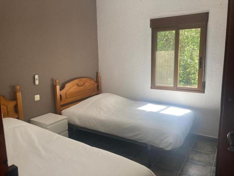 Villa Vakantievilla Met Groot Zwembad Heeft 4 Slaapkamers En Is Geschikt Voor 8 Personen, Ideaal Voor 1 Of 2 Gezinnen. Ligt In 1 De Mooiste Vallei Spanje Het Huis Grenst Aan Prachtig Natuurgebied  *