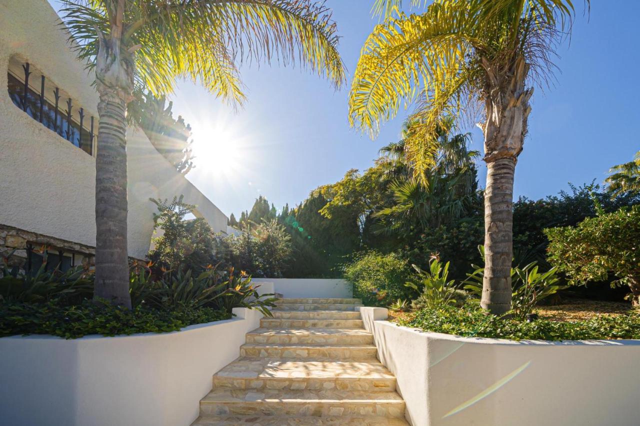 Vertigo- Managed By Almarina Villa *