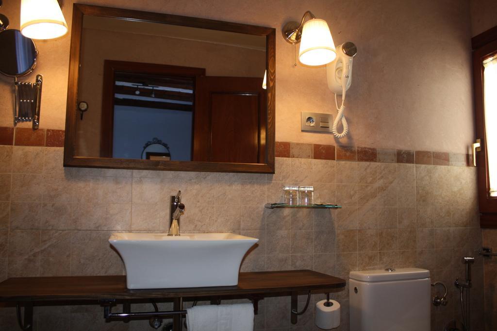 Hotel Mesón Del Gallo 2*