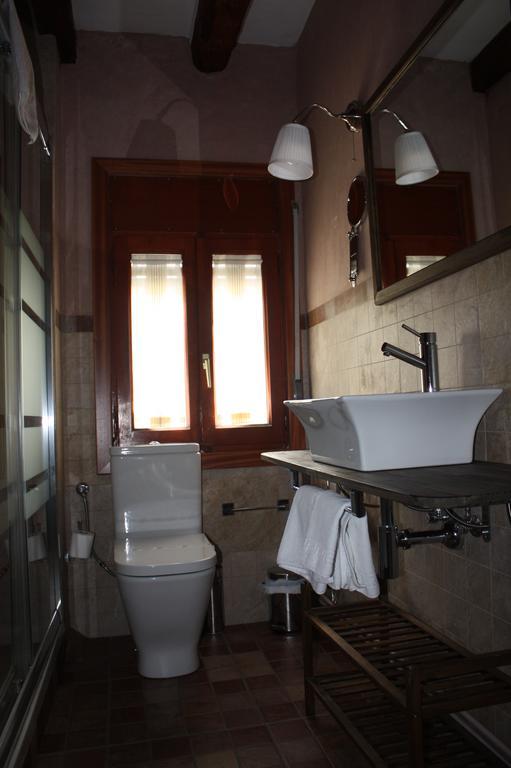 Hotel Mesón Del Gallo 2*
