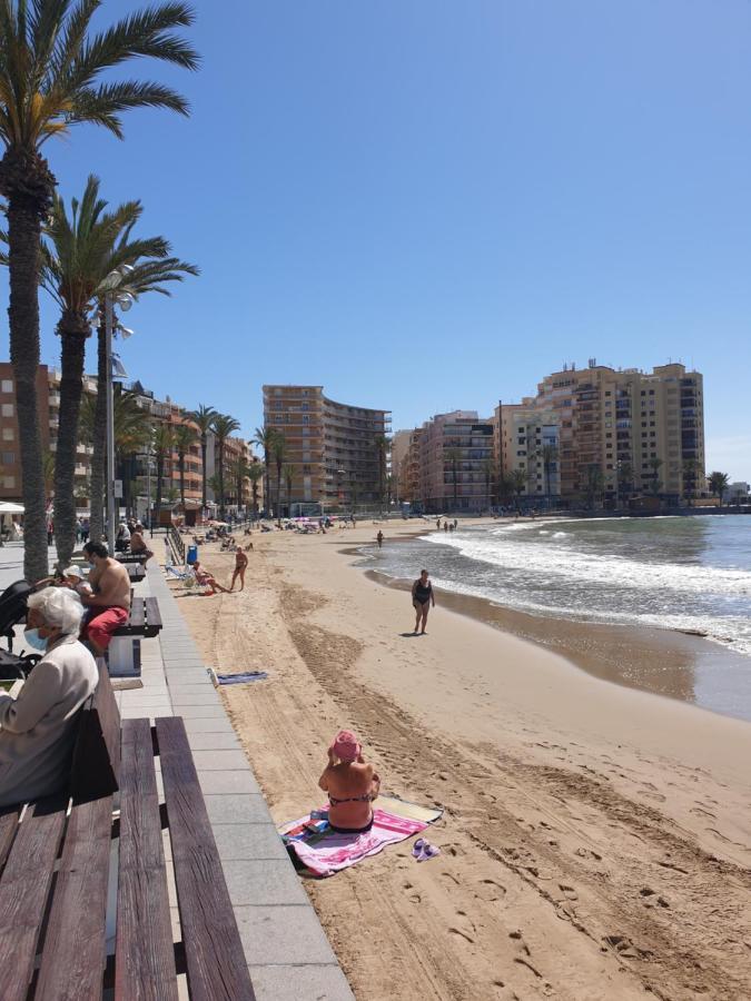 Lovely 2-bed In Near Beach Apartment *