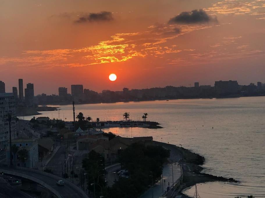 Apartamento Con Vistas Al Mar Primera Linea De Playa Del Postiguet Alicante