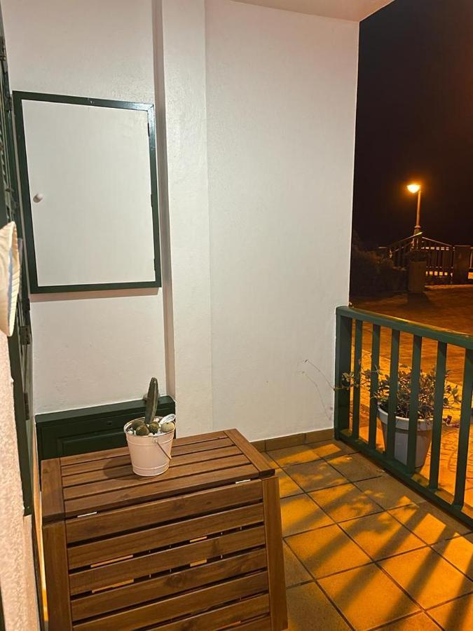 Apartamento Primera Línea En Piscinas Naturales.