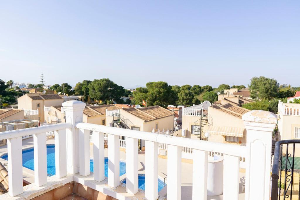 Spacious 2 Bed Detached With Communal Pool La Florida (Valencia)