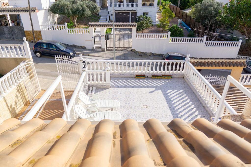 Spacious 2 Bed Detached With Communal Pool