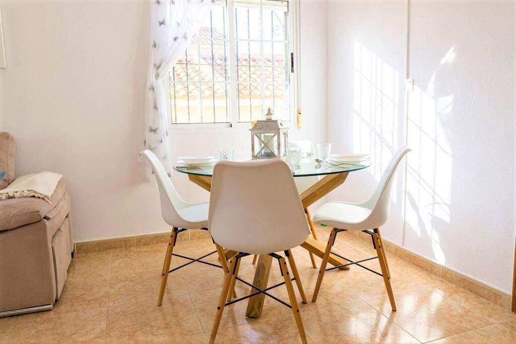 Spacious 2 Bed Detached With Communal Pool *