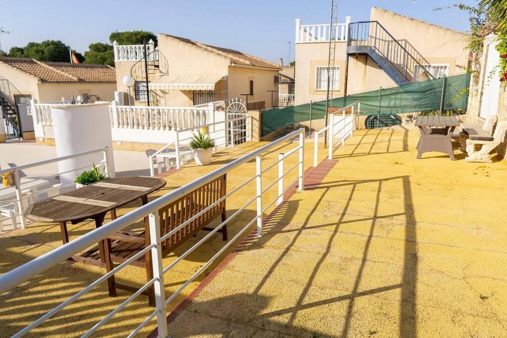 Villa Spacious 2 Bed Detached With Communal Pool La Florida (Valencia)