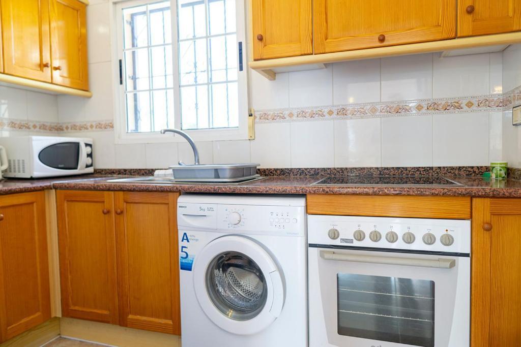 Spacious 2 Bed Detached With Communal Pool Villa La Florida (Valencia)
