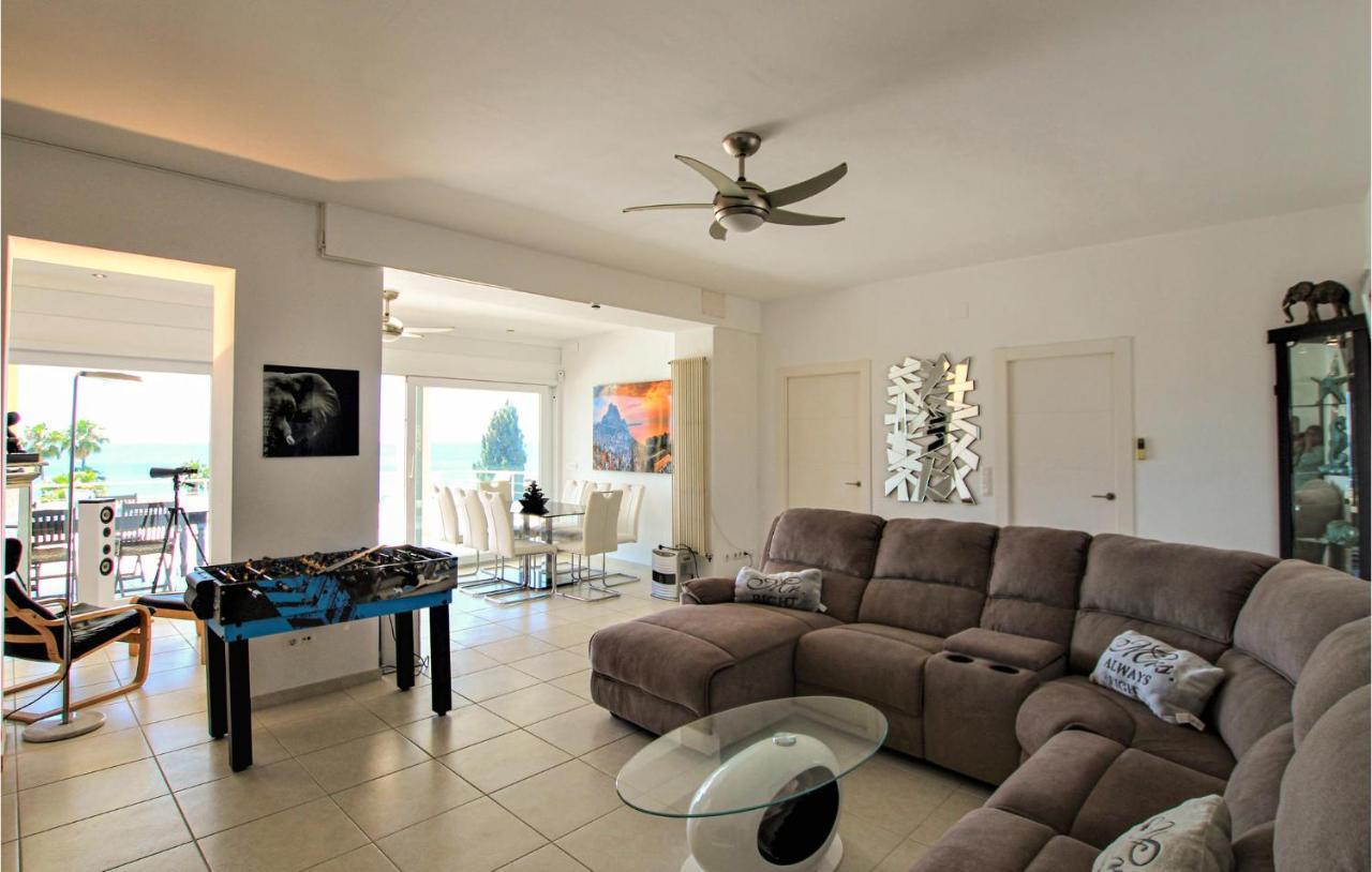 5 Bedroom Cozy In Сasa de vacaciones El Campello