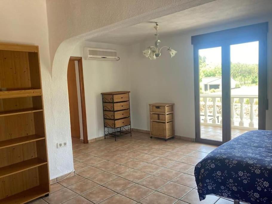 Vakantievilla Met Groot Zwembad Heeft 4 Slaapkamers En Is Geschikt Voor 8 Personen, Ideaal Voor 1 Of 2 Gezinnen. Ligt In 1 De Mooiste Vallei Spanje Het Huis Grenst Aan Prachtig Natuurgebied  Ayora