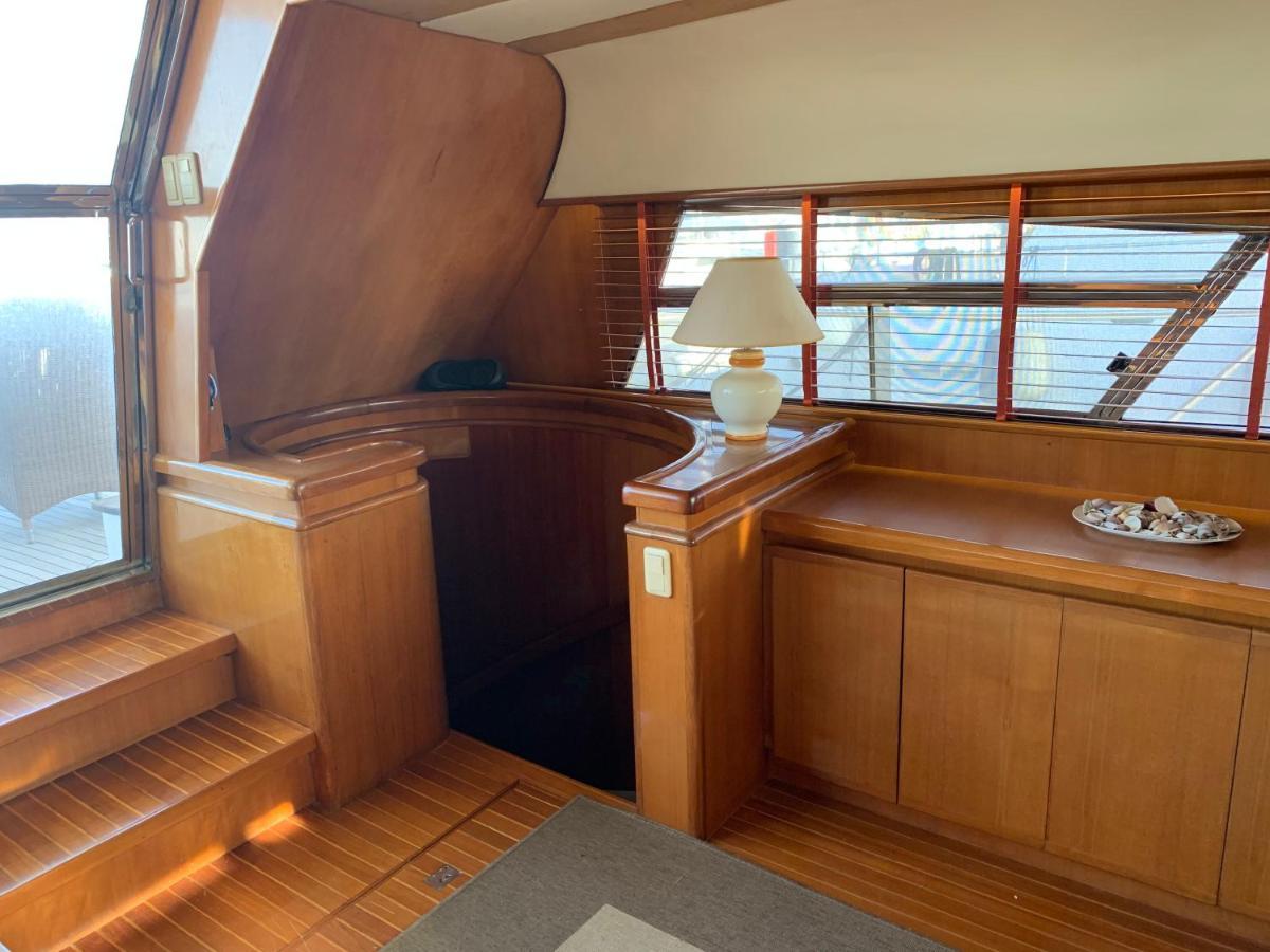 Botel Luna *