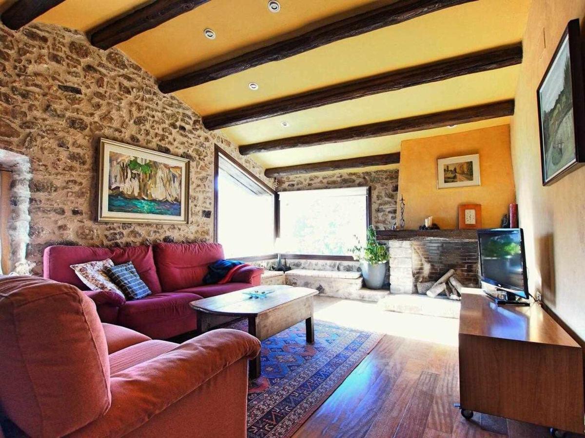 Сasa de vacaciones Masia With Pool And Beautiful Views Near Gerona