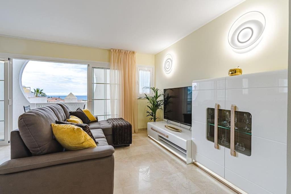 Large House With Garden And Direct Access To The Pool