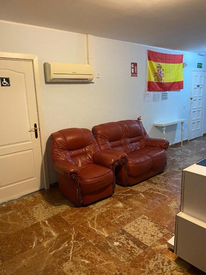 Hostal El Dorado *