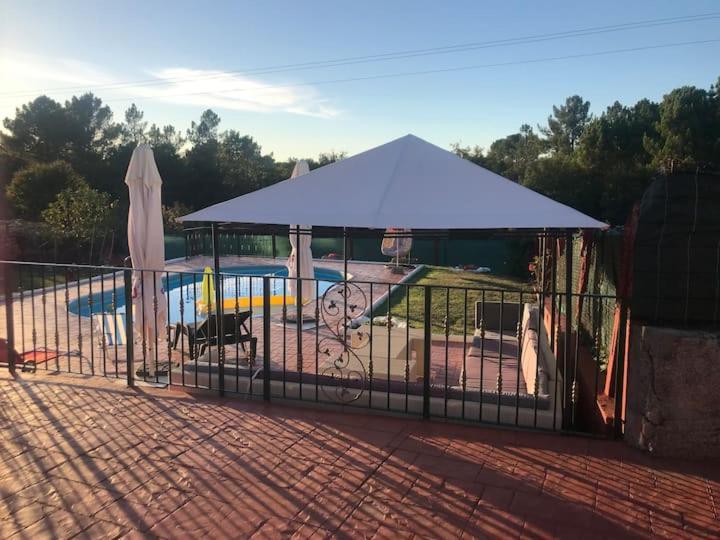 Сasa de vacaciones Entero Con Piscina Y Jardin. Ourense