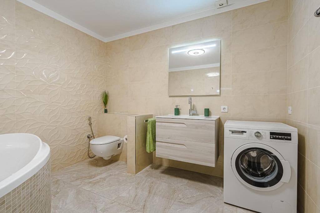 Large House With Garden And Direct Access To The Pool * Callao Salvaje