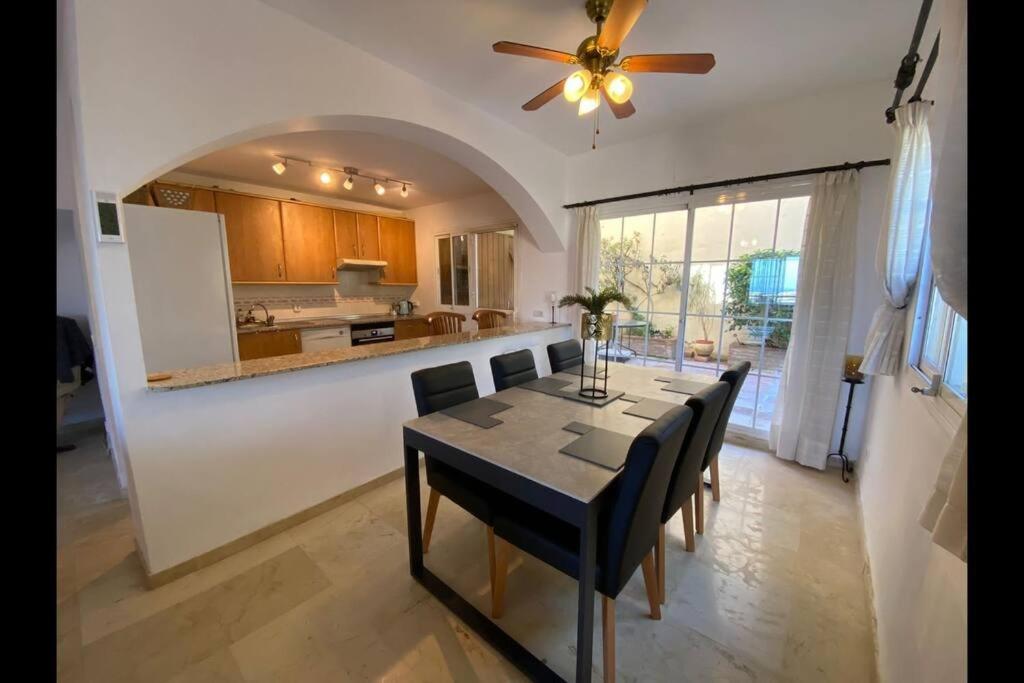 3 Bedroom With Amazing Views & Outdoor Spaces *