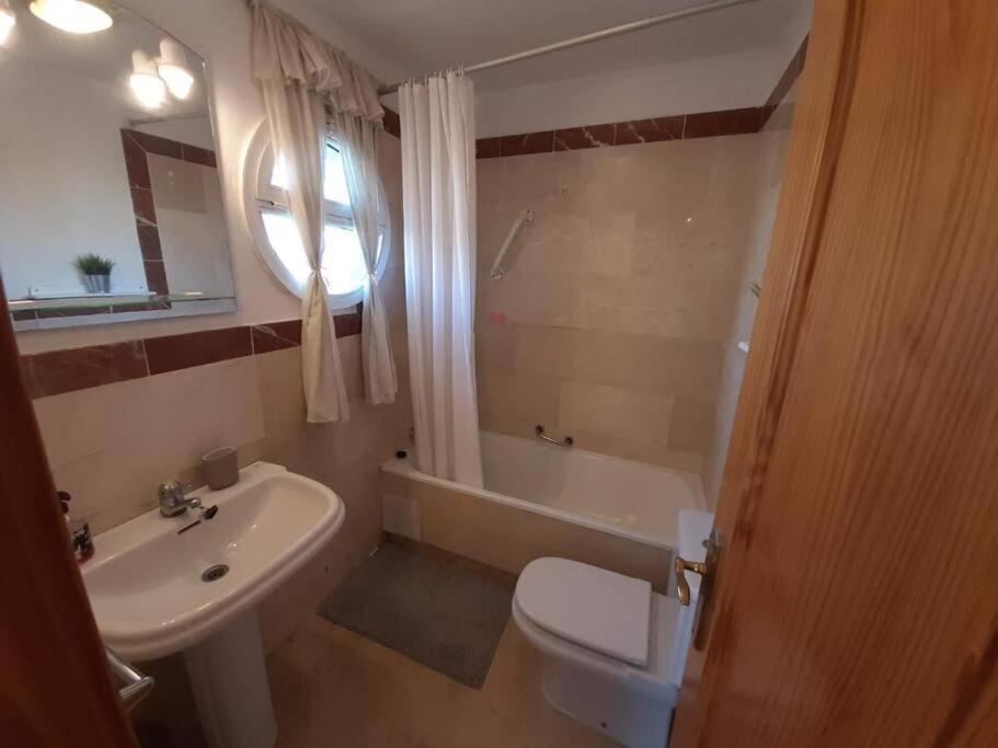 3 Bedroom With Amazing Views & Outdoor Spaces *