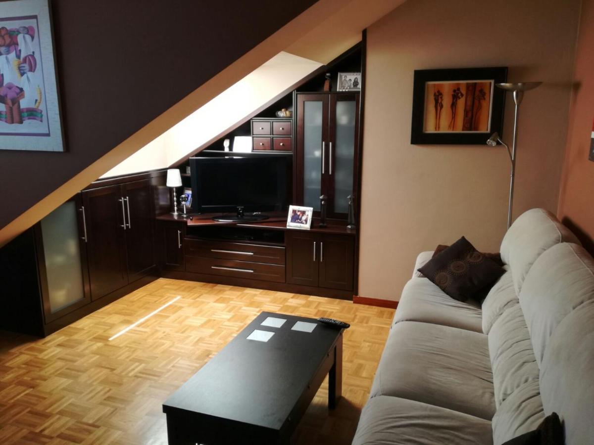 Atico Bajo Cubierta Y Garaje. Registro Nº Vut829as Apartamento
