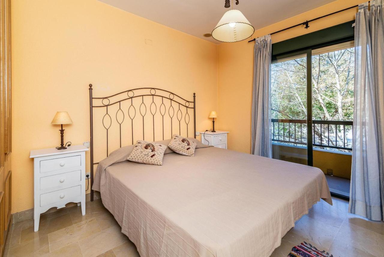 Spacious In Apartment *