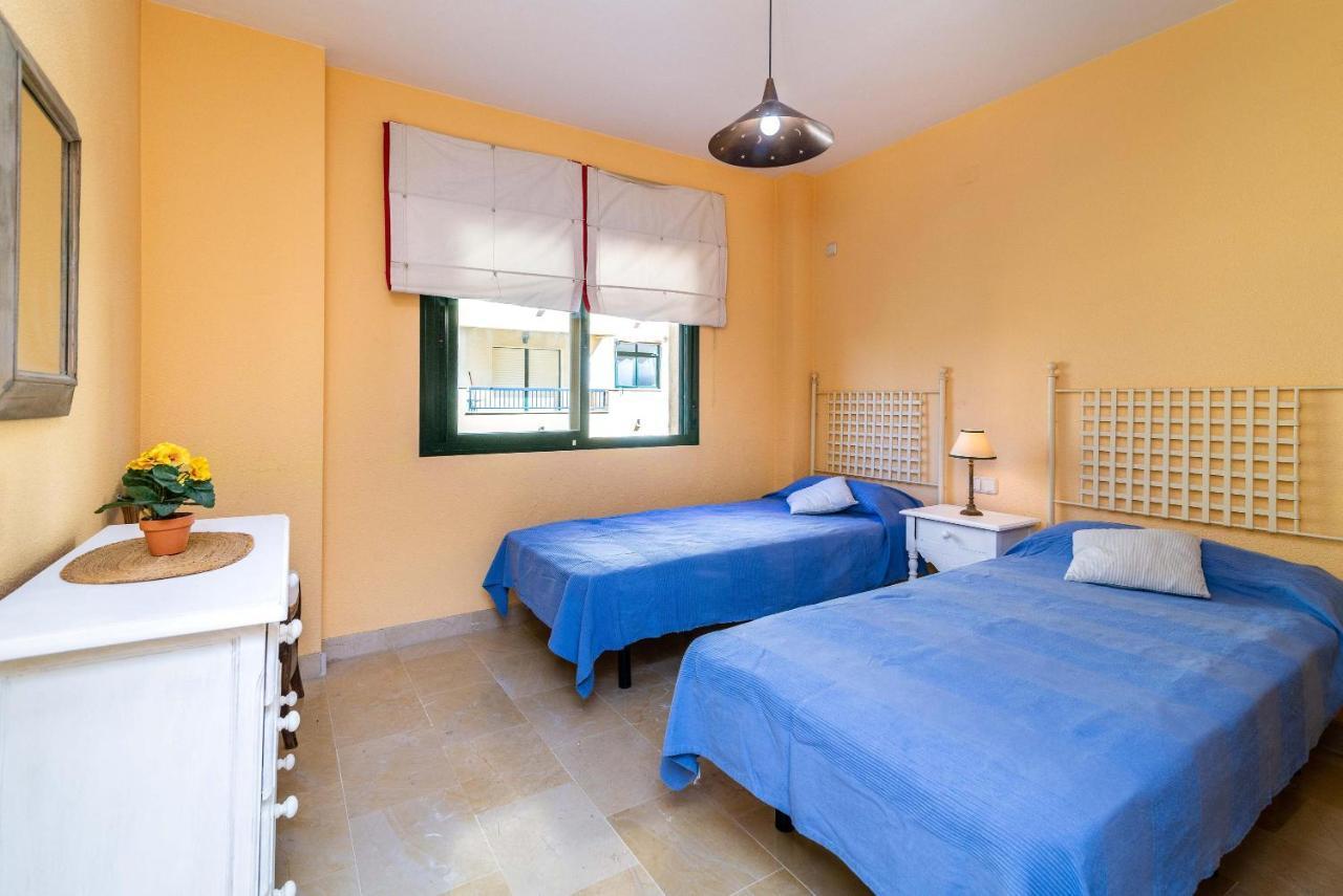 Spacious In Apartment *