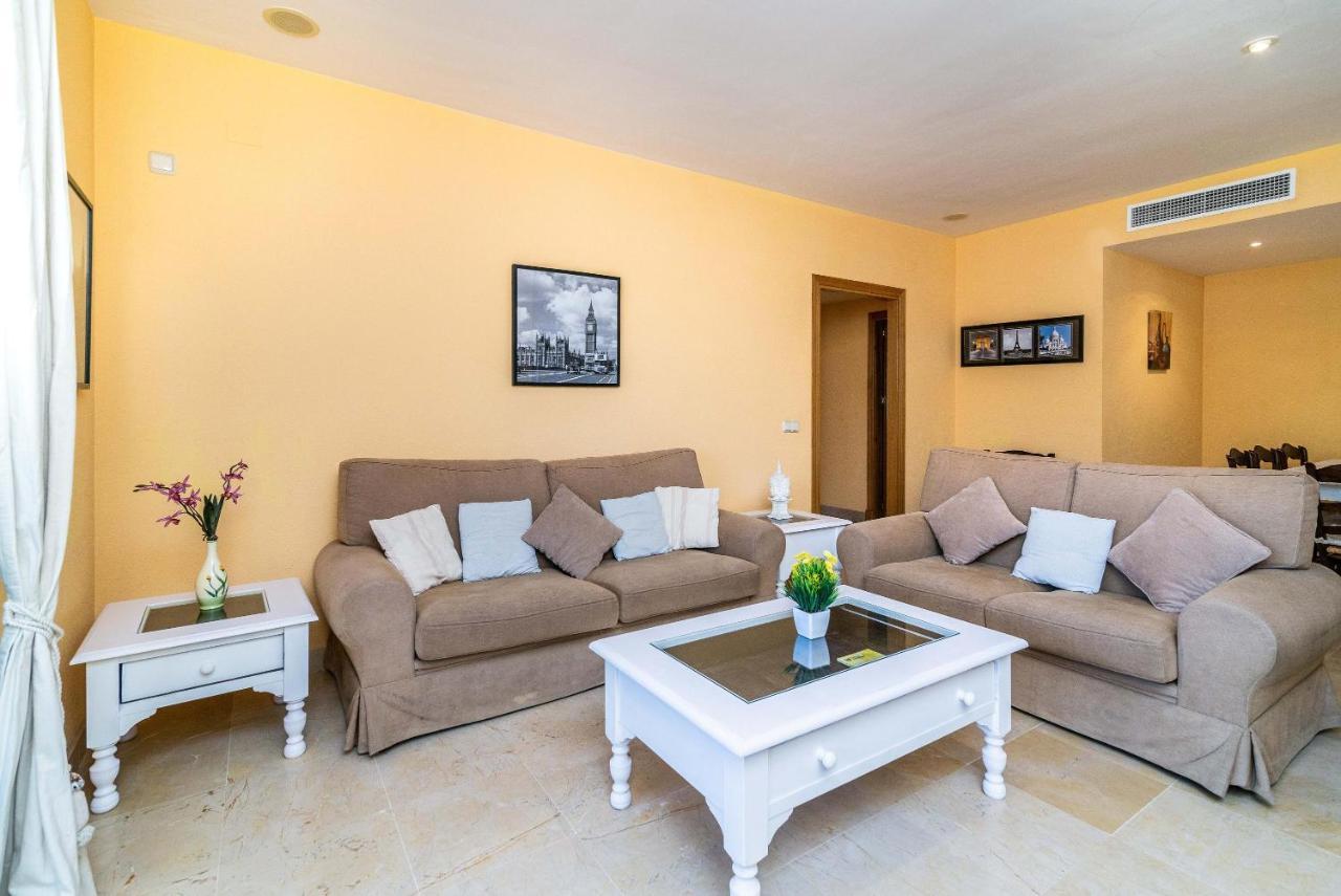 Spacious In Apartment *