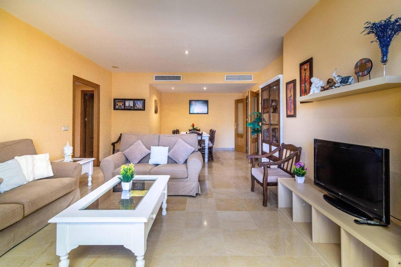 Spacious In Apartment *