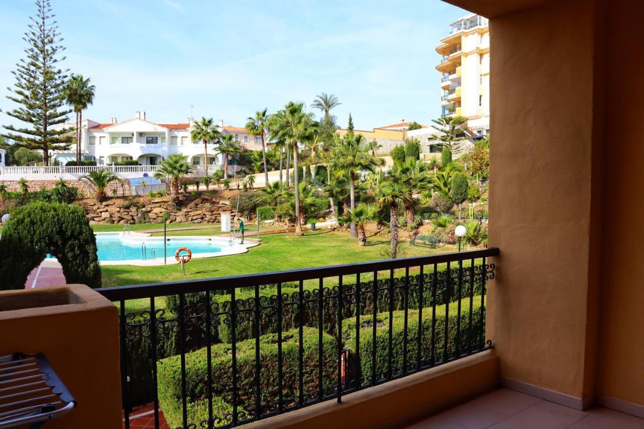 Lets In The Sun - - With Sea Or Pool Views