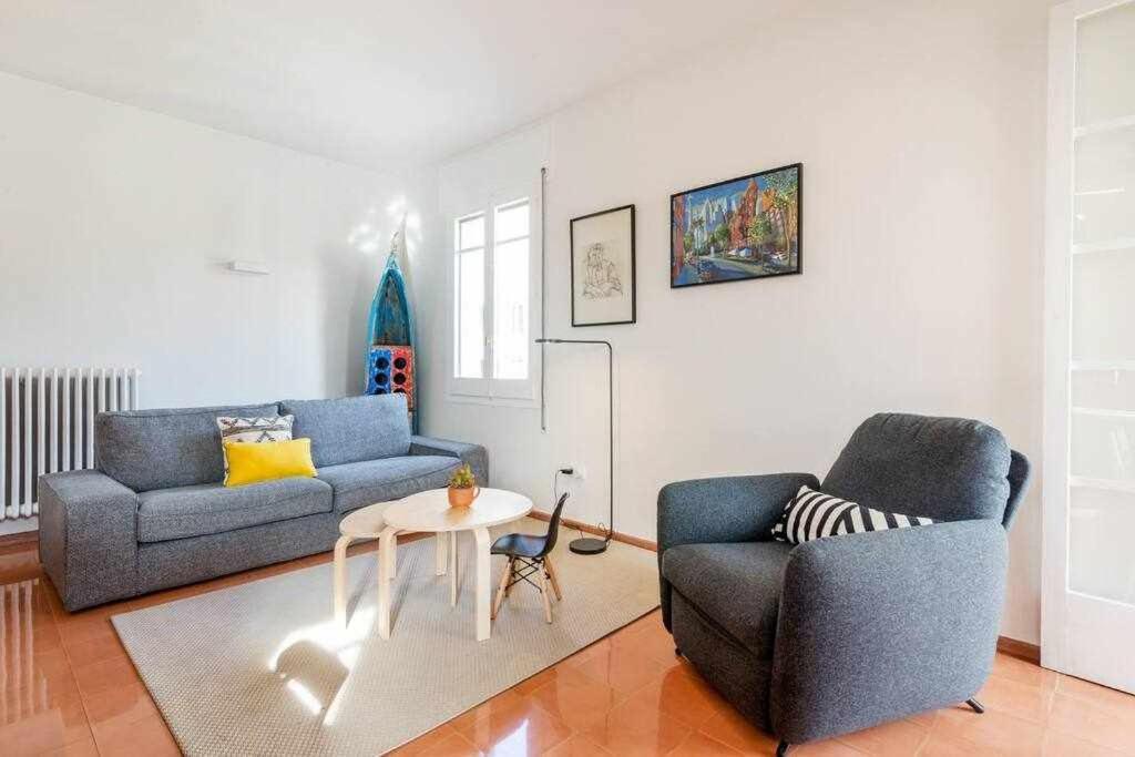 New Floor With A Lot Of Light & Aircon Apartment *
