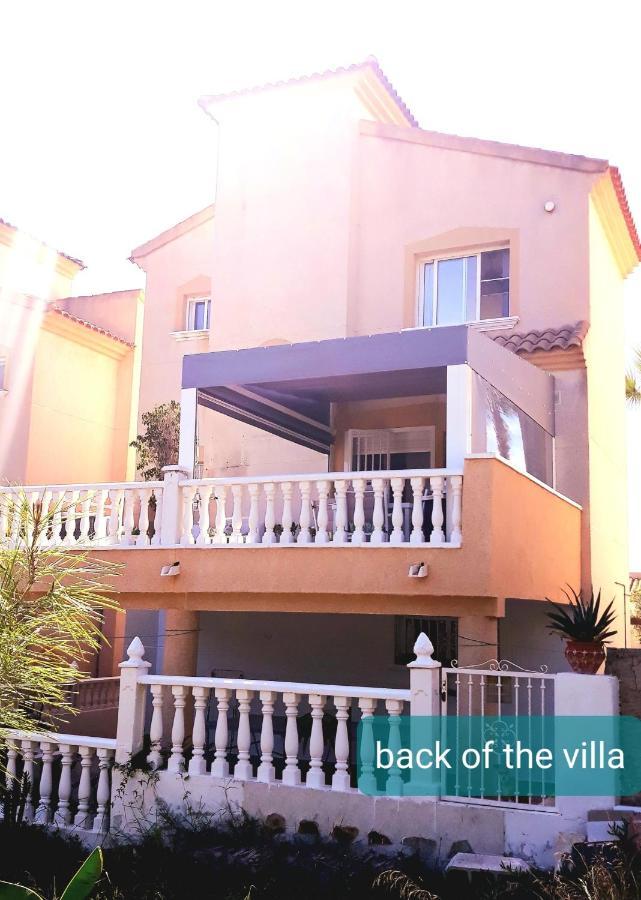 Villa Fabulous Detached Large 5 Bedrooms 3 Bathrooms Backing Onto Golf Course *