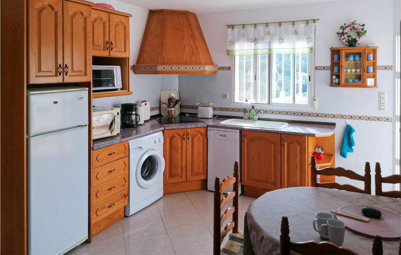 Сasa de vacaciones 4 Bedroom Gorgeous In La Font Den Carros Castillo del Reboller
